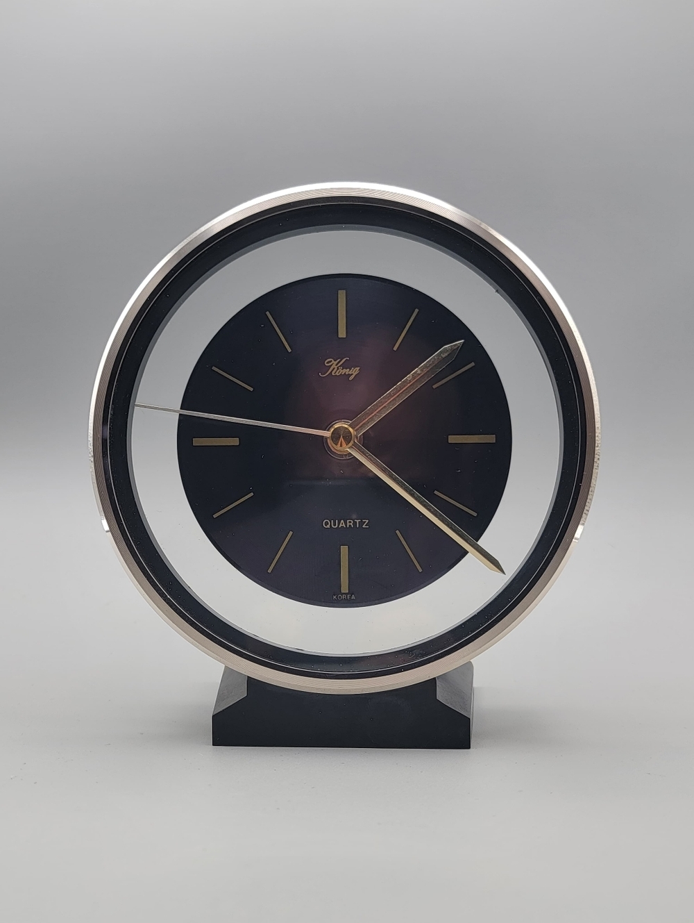 ⬇️Vintage Konig Quartz Mystery Clock Floating Dial Modernist Chrome Round Table